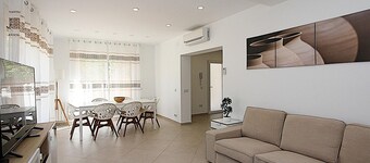 Luxury Villa with Private Pool, A/C, BBQ & Sleeps 8