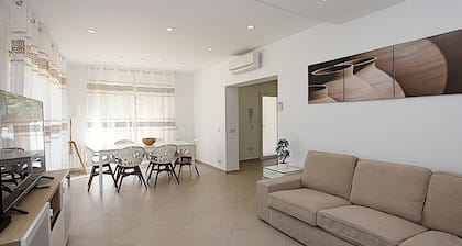 Villa rénovée à Lloret de Mar: 8 pers., piscine, clim, proche plage et centre