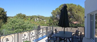 Luxury Villa with Private Pool, A/C, BBQ & Sleeps 8