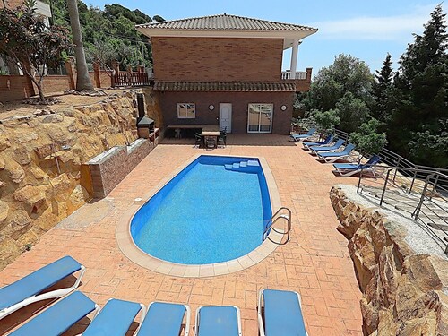 Villa 17 pers., piscine privée, près plage à 3km, clim, BBQ, WiFi - Parfait pour familles et groupes