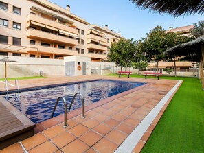 Pool - Beachside Apartment with Pool & A/C, 300m from Fenals Beach (Lloret de Mar)