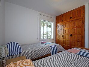4 bedrooms, free WiFi - Spacious villa with private pool near Lloret de Mar (Lloret de Mar)