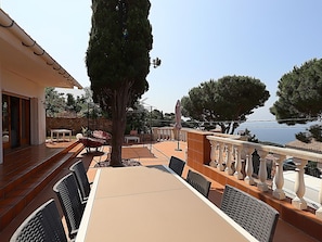 Outdoor dining - Spacious villa with private pool near Lloret de Mar (Lloret de Mar)