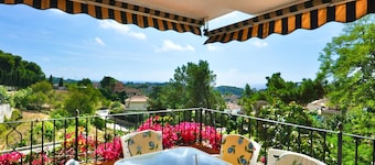 Modern villa 1 km from beach with private pool and sea views