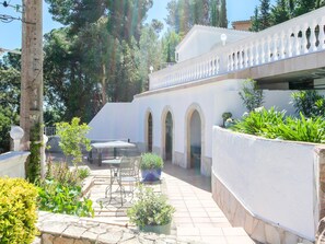 Outdoor dining - Summer Villa with Pool, 400m from Beach - Lloret de Mar (Lloret de Mar)
