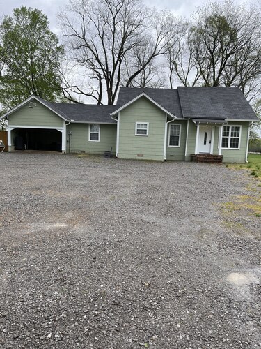 Located 3 miles to Grenada Lake 