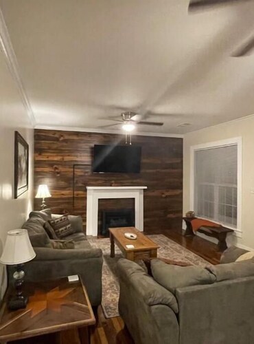 Located 3 miles to Grenada Lake 
