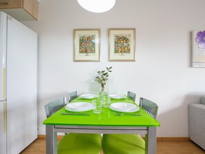 Dining - Charming Family Apartment in Santa Margarita: Pool, Parking, Near Beach and Shops (Roses)