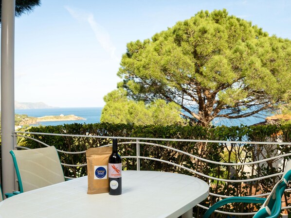 Outdoor dining - LA MORA II - 4 - Gran apartamento con jardín. vistas la mar y piscina privada. (El Port de la Selva)