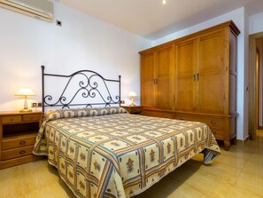 4 bedrooms, free WiFi - Apartment with garden and private pool for 7-8 people (El Port de la Selva)