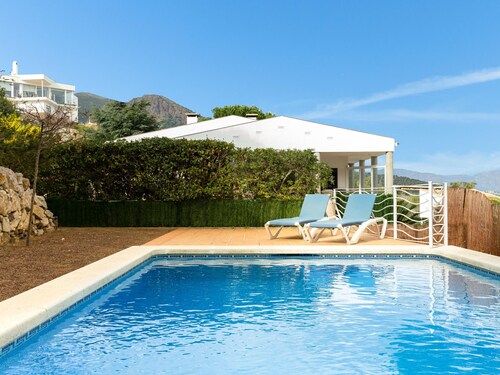 Apartment with garden and private pool for 7-8 people
