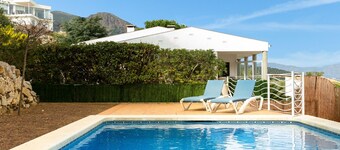 Apartamento con jardín y piscina privada para 7-8 pers.