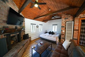 1 bedroom, bed sheets - Wildlife Lookout Summ (Mount Laguna)