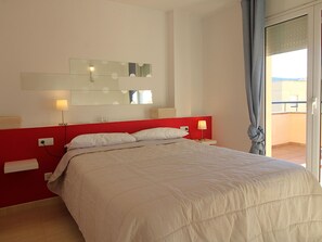 4 bedrooms, free WiFi - Spacious House in Grifeu by the Beach (Llançà)