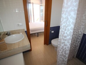 4 bedrooms, free WiFi