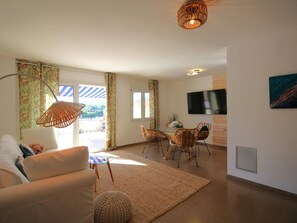 TV - MARITIM II 2 AT.1 - Apartamento moderno, agradable y muy bien equipado situado en 1ª línea de mar (Llançà)