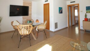 Dining - Modern seafront apartment with air conditioning in Llançà (Llançà)