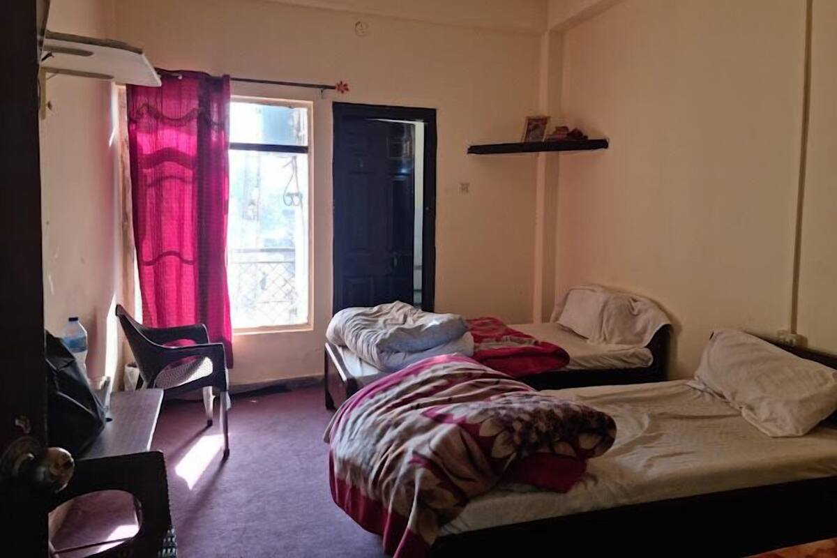 Deluxe Double Room | Soundproofing, iron/ironing board, free WiFi