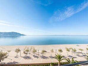 Beach - Modern Apartment with Panoramic Sea View & Terrace, by the Beach – Costa Brava (Roses)