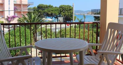 2-Bedroom Apt with Terrace Opposite Grifeu Beach