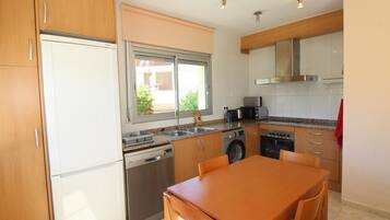 Micro-ondes, four, plaque de cuisson, lave-vaisselle