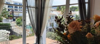 CASA FERRER - Casa grande de ambiente familiar en Llançà, cerca de la playa y del puerto..