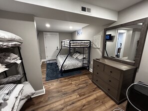 4 bedrooms, desk, iron/ironing board, free WiFi