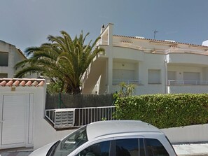 Exterior - Cozy Apartment with Pool, WiFi, and Garage - 200m from La Farella Beach (Llançà)
