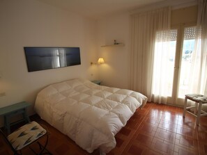 3 bedrooms, free WiFi - Spacious house with pool and parking in Llançà (Llançà)