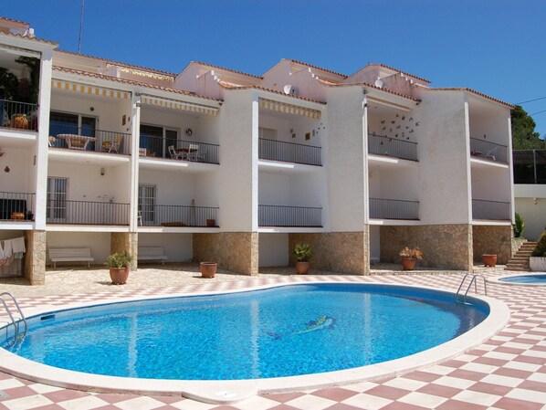 Pool - CABIONI - casa adosada con piscina comunitaria, cerca de la playa de Grifeu. (Llançà)