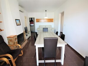 Interior - A RECER - Apartamento acogedor, tranquilo y bien situado, a tan sólo 100 m. de la playa. (Llançà)