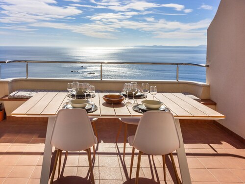 Renovated apartment with terrace and pool
