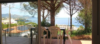 Family house in Llançà, terraces and air conditioning