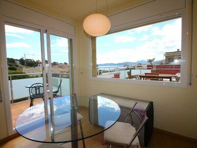 Penthouse in Llançà with Terrace and Parking