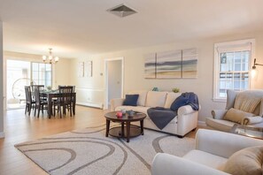 TV, offices - Sunroom, Spacious Deck, 8 Mins to Mayflower Beach! (Dennis)