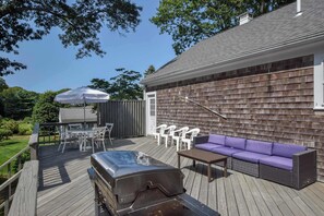 Outdoor dining - Sunroom, Spacious Deck, 8 Mins to Mayflower Beach! (Dennis)