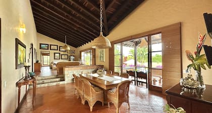 Espectacular Chalet via Armenia-mnegro /piscina Privada/ Wifi