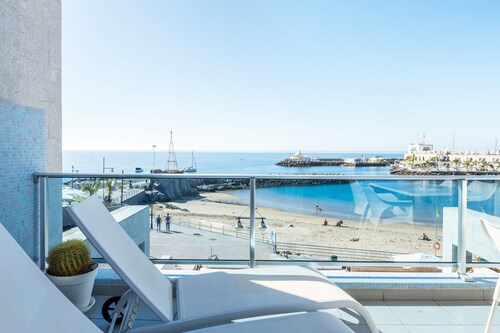 Apartment "Teresita Mogamar BeachFront" next to the Beach with Sea View