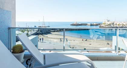 Apartment "Teresita Mogamar BeachFront" next to the Beach with Sea View