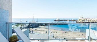 Apartment "Teresita Mogamar BeachFront" next to the Beach with Sea View
