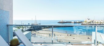 Apartment "Teresita Mogamar BeachFront" next to the Beach with Sea View