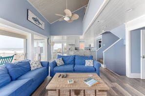 تلفزيون، كُتُب، ستيريو، مكتب