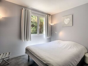 3 bedrooms, iron/ironing board, WiFi, bed sheets - Berlioz Garden - Jardin,Free Parking,AC,Wifi (Antibes)