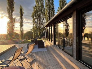 Piscine extérieure (ouverte en saison), chaises longues