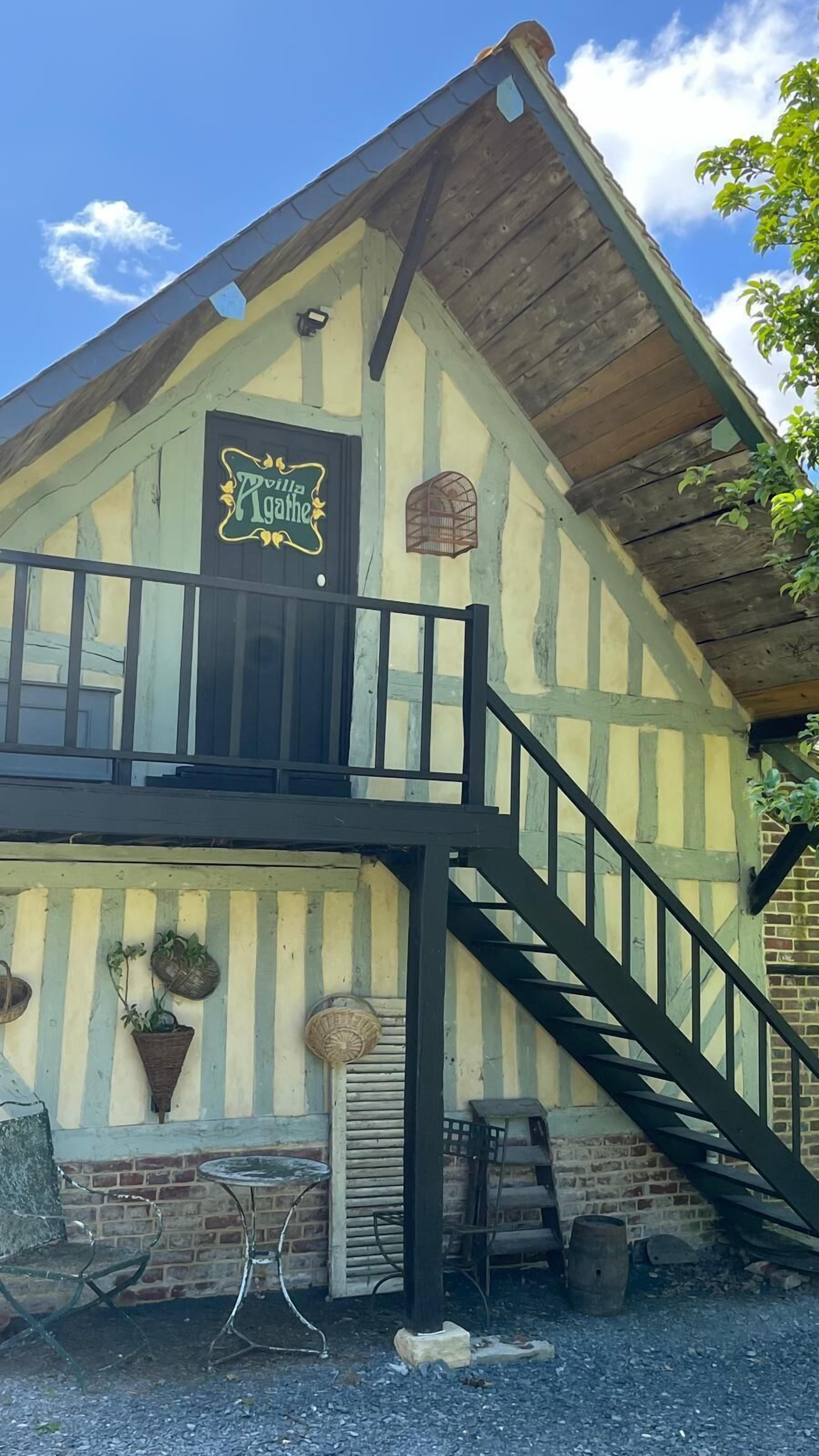 A traditional half-timbered building with a sign reading "Villa Raghese."
