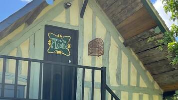A traditional half-timbered building with a sign reading "Villa Raghese."