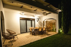 Outdoor dining - Calas Sani Villas (Sane)