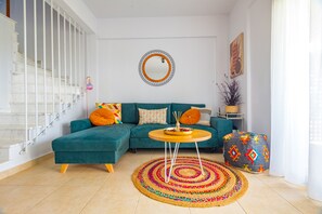 Flat-screen TV, fireplace