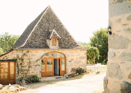 Domaine de La Bertrandie - Historic Estate with Swimming Pool and Hot Tub