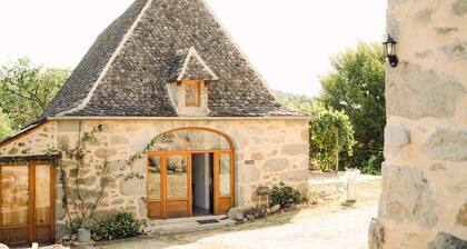 Domaine de La Bertrandie - Historic Estate with Swimming Pool and Hot Tub